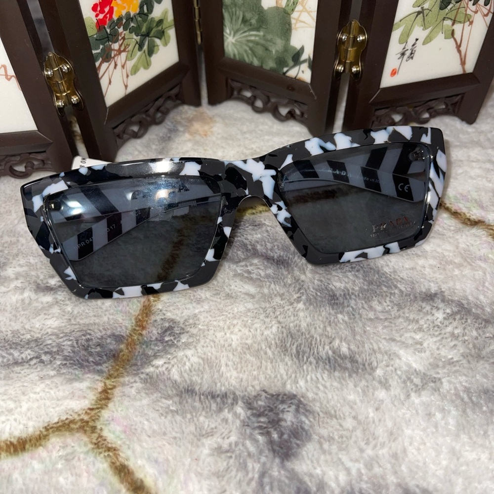 Prada Tortoiseshell Black & White Square Sunglasses - Picture 10 of 16